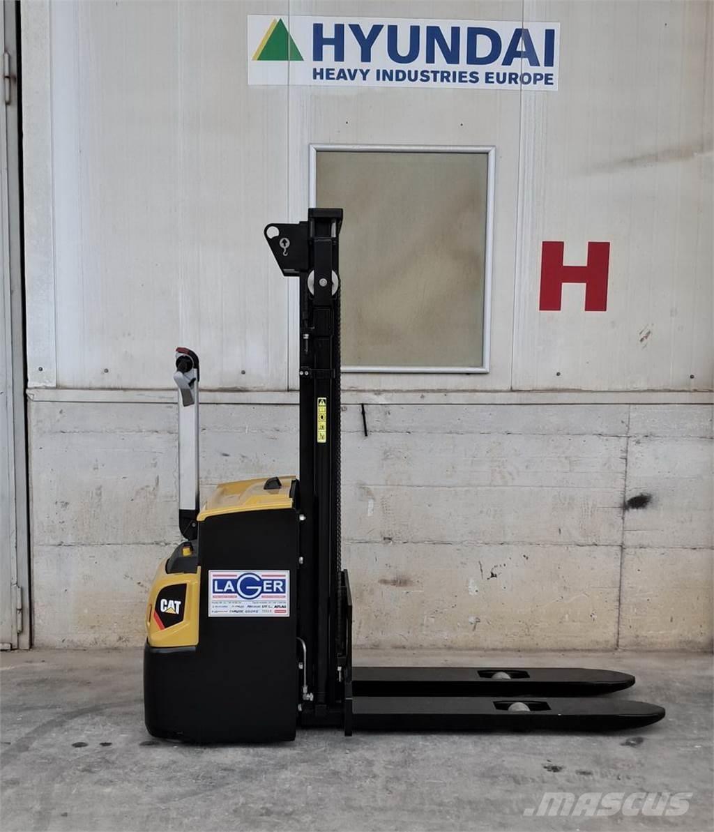 CAT NSP12N2 Nisko podizni električni viličar