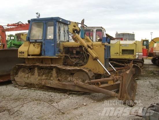 Komatsu D65E-8 Buldožeri gusjeničari