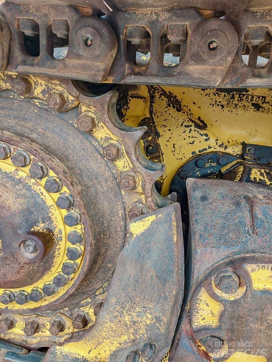 Komatsu D65PX-17 Buldožeri gusjeničari
