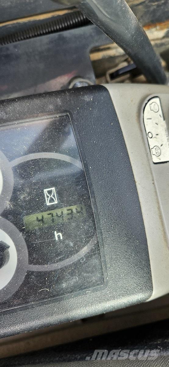 Komatsu PC26MR-3 Mini bageri <7t