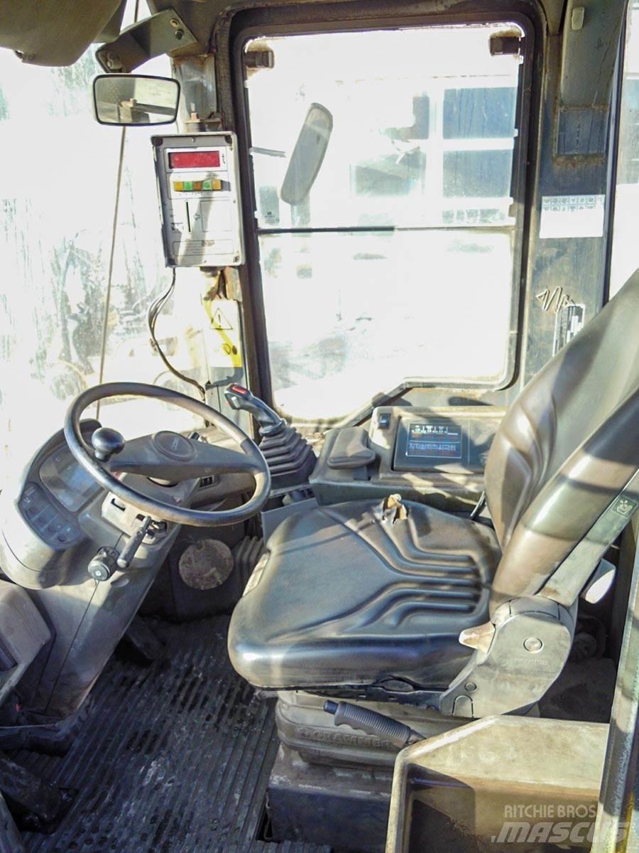 Komatsu WA270 Utovarivači na kotačima