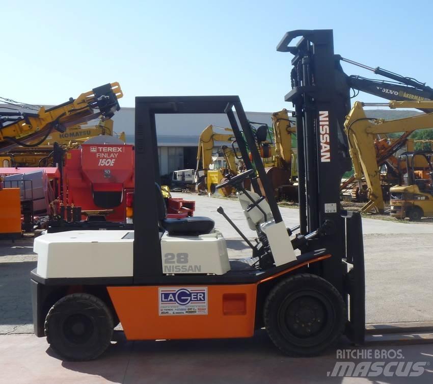 Nissan EGH02 Dizelski viličari