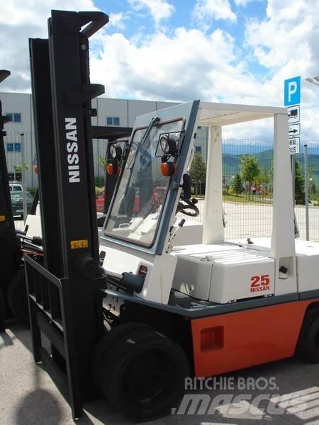 Nissan PH02M25 Viličari - ostalo