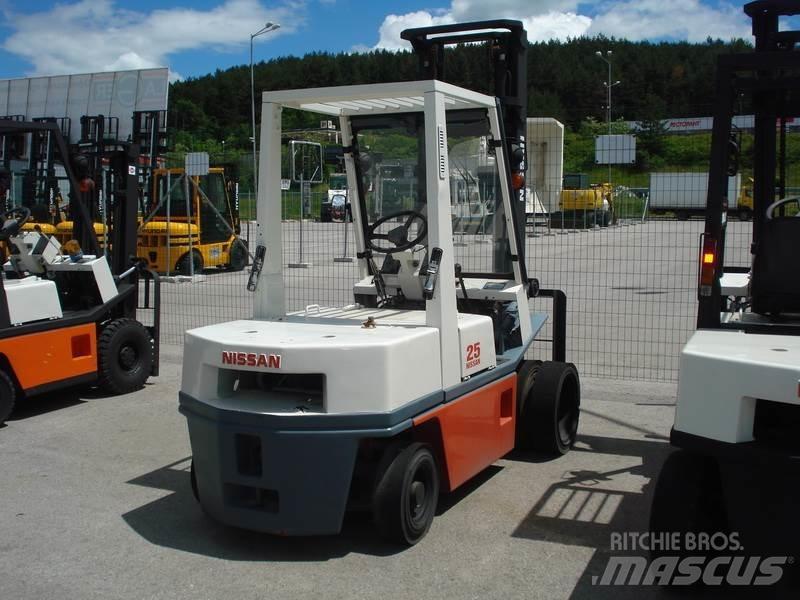 Nissan PH02M25 Viličari - ostalo