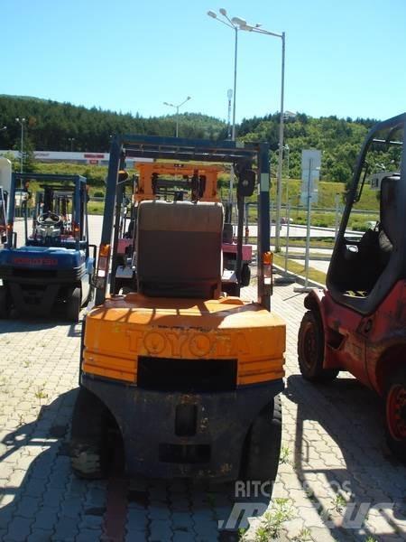 Toyota 80-5FDL25 Dizelski viličari