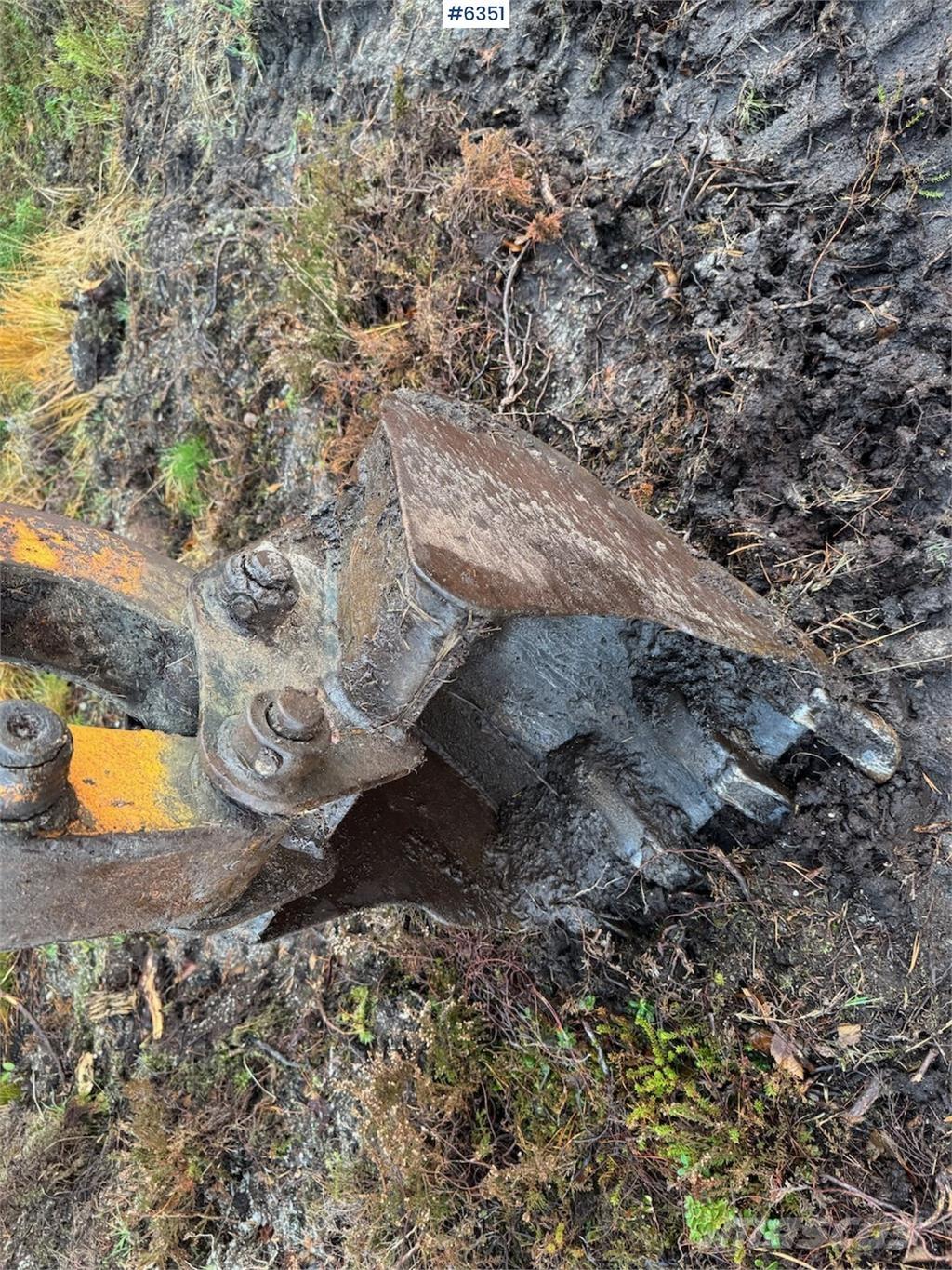 Hanix N 260-2 Bageri gusjeničari