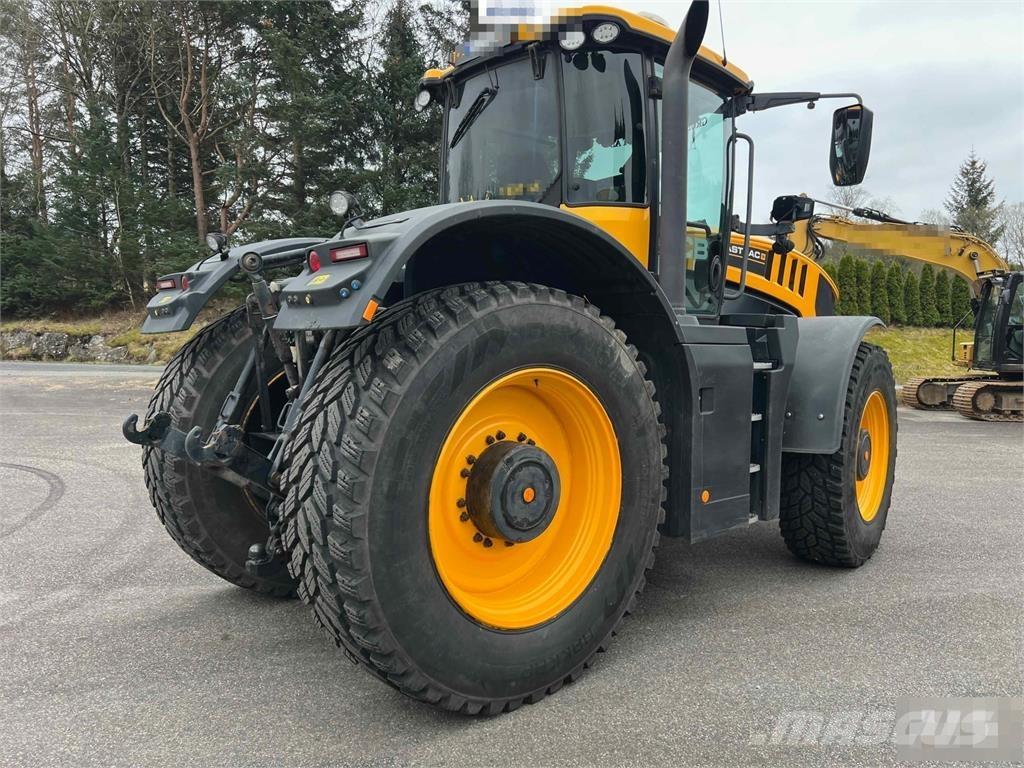 JCB Fastrac 8330 Traktori
