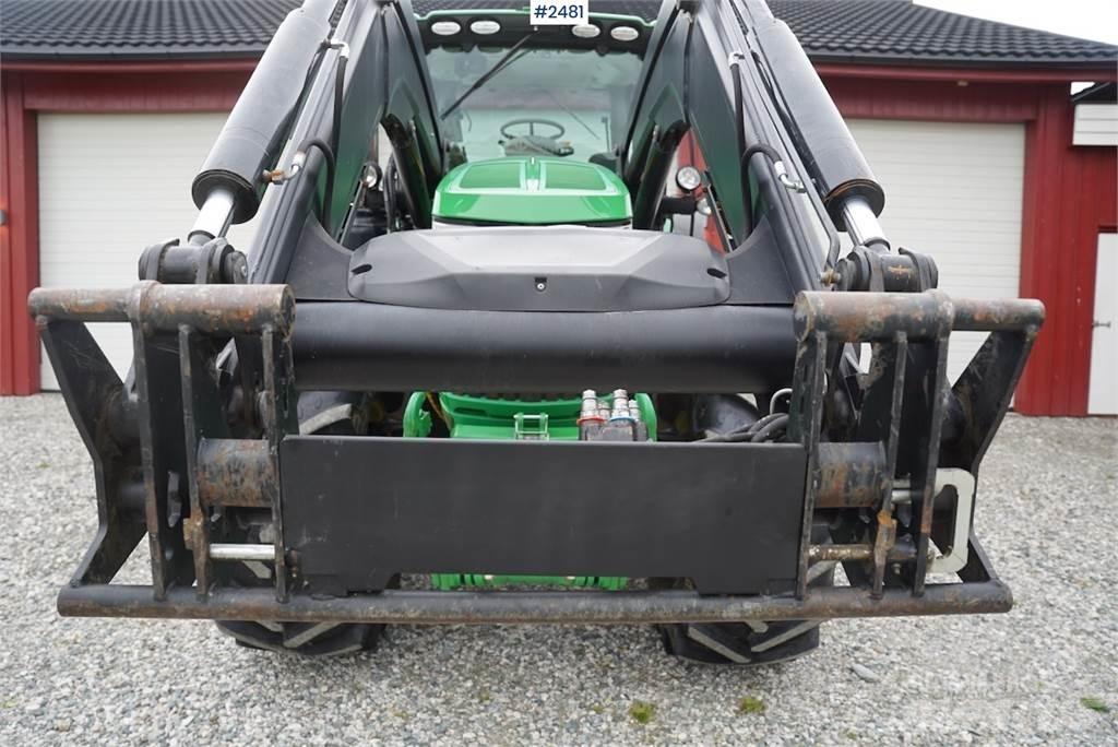John Deere 6215R Traktori