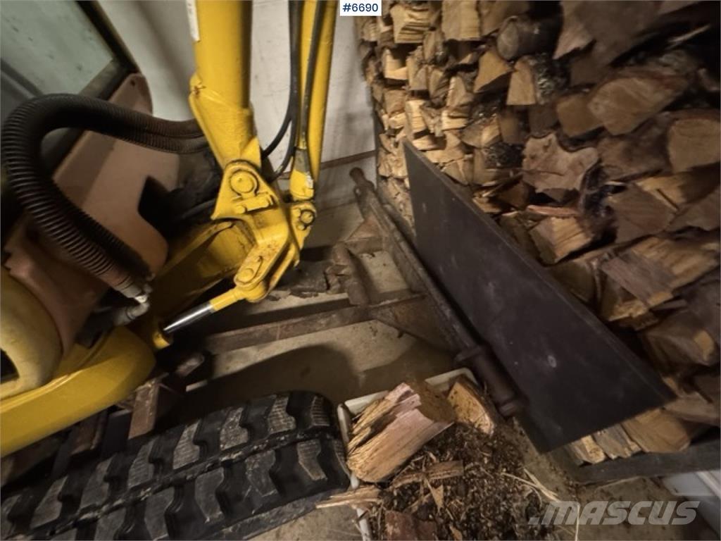 Komatsu PC15R Bageri gusjeničari