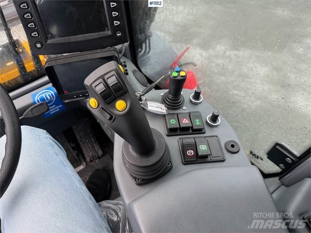 LM Trac 587 Višenamjenski utovarivači