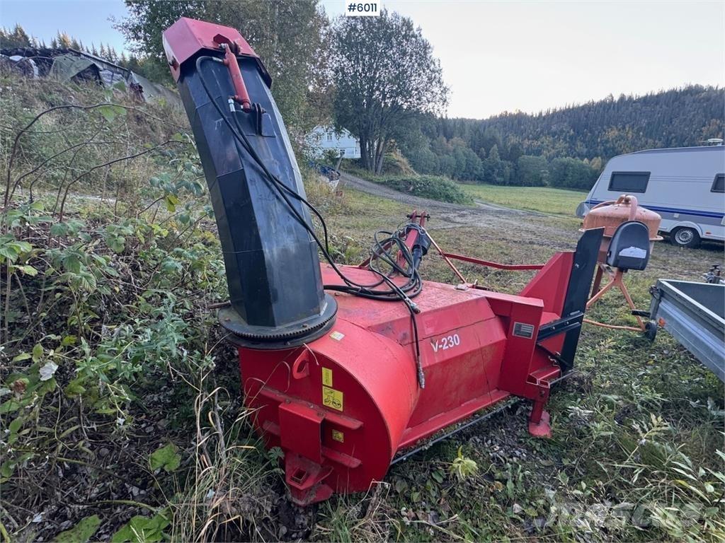 Sisu Handel V-230 Sniježne daske i  plugovi