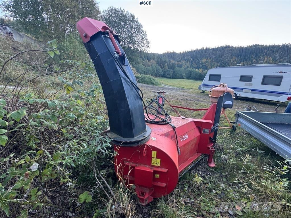 Sisu Handel V-230 Sniježne daske i  plugovi