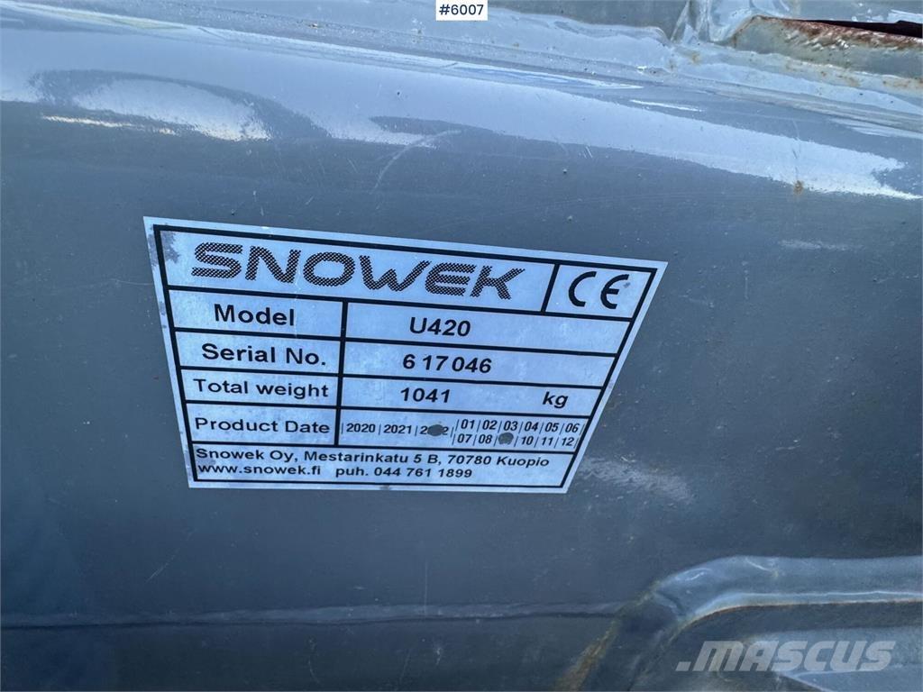 Snowek U420 Sniježne daske i  plugovi