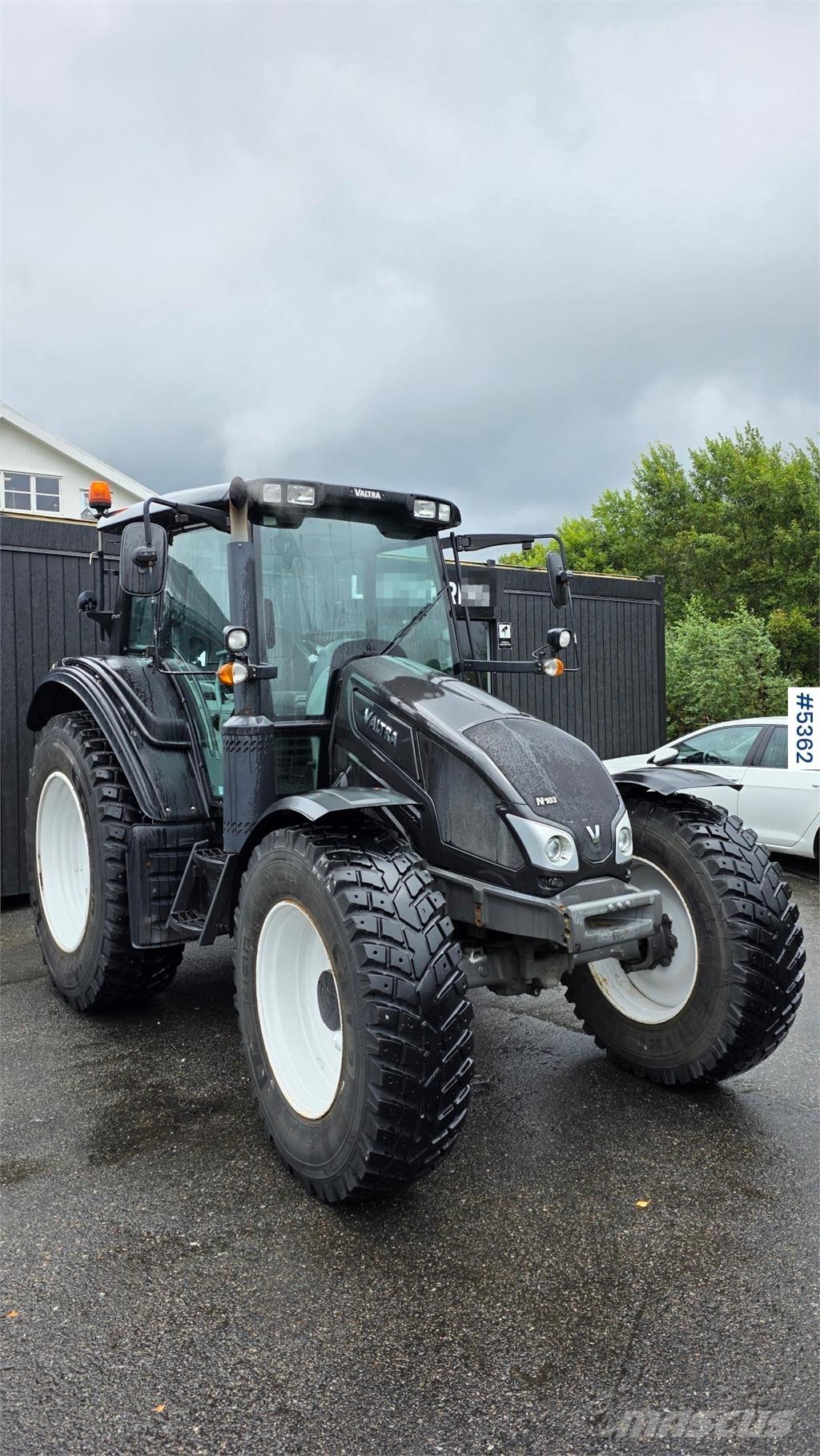 Valtra N103 Traktori
