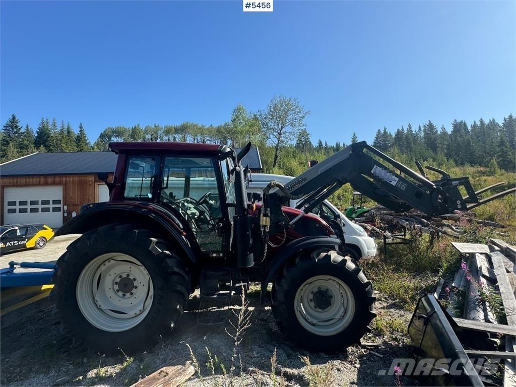 Valtra N123 Traktori