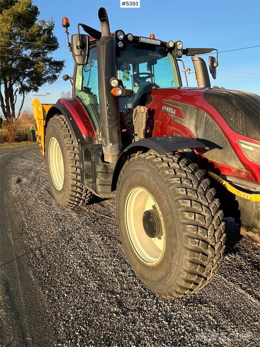 Valtra T174E Traktori