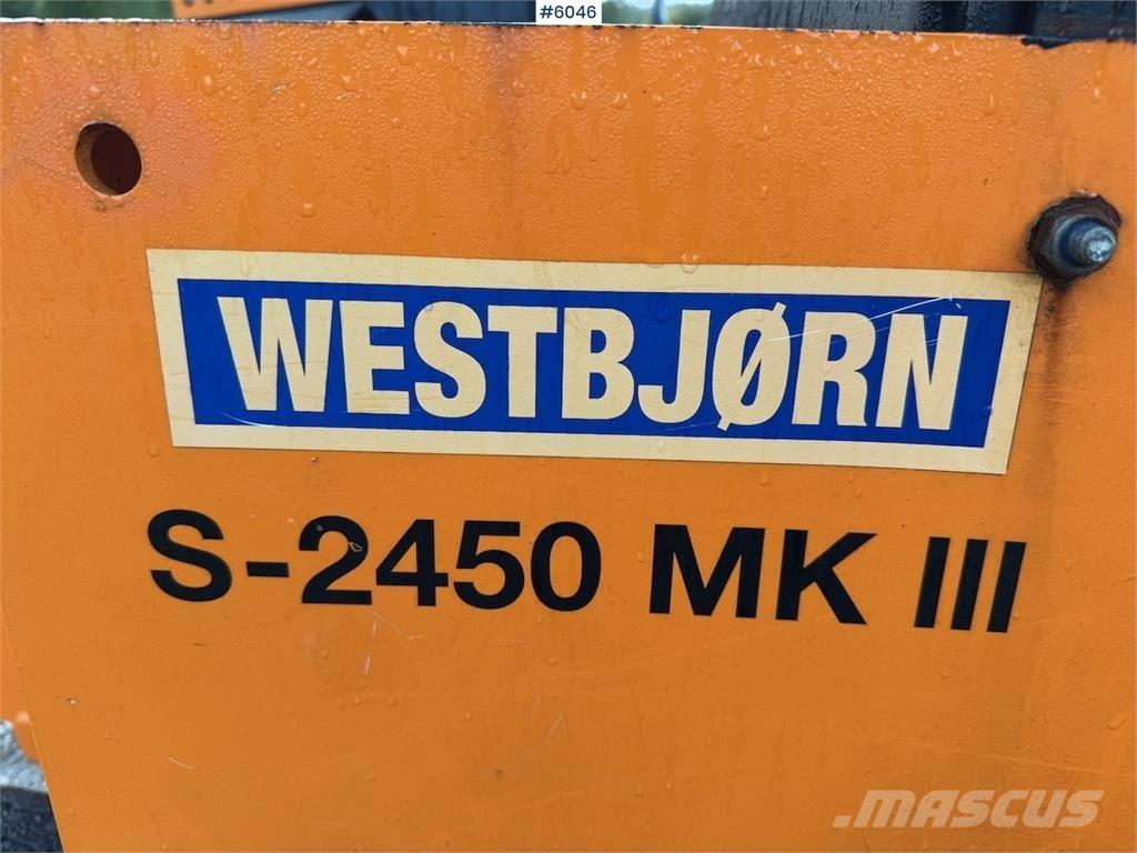  Westbjörn S2450 Snow blades and plows