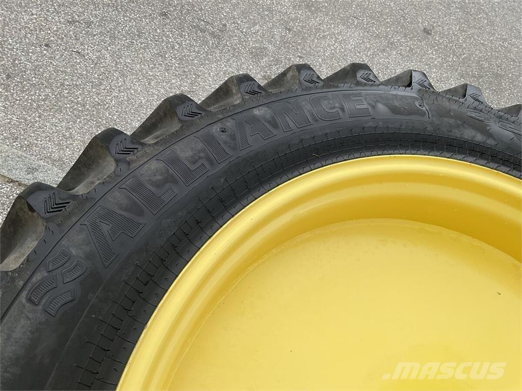  320/90 R 42 Gume, kotači i naplatci