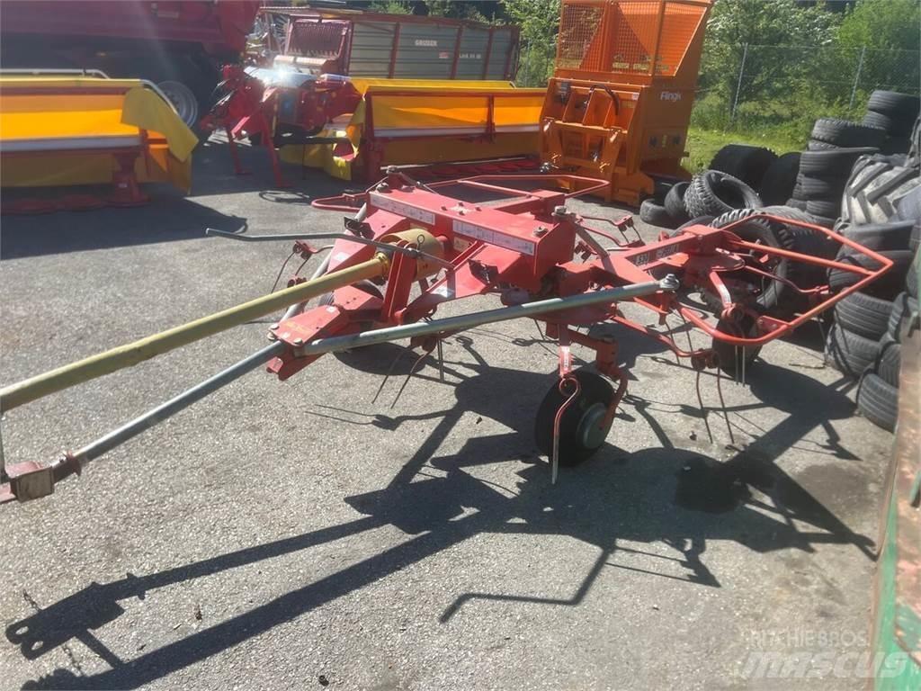 Fella TH 530 Okretači i sakupljači sijena
