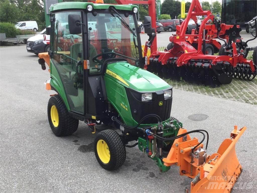 John Deere 1026R Traktori