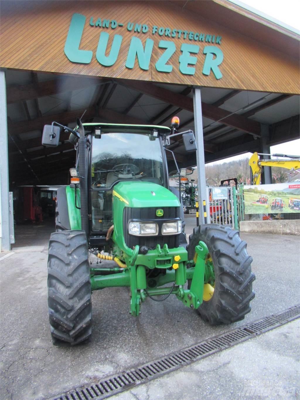 John Deere 5820 Traktori