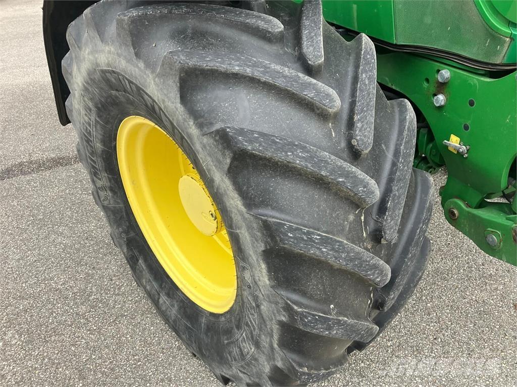 John Deere 6125R Traktori