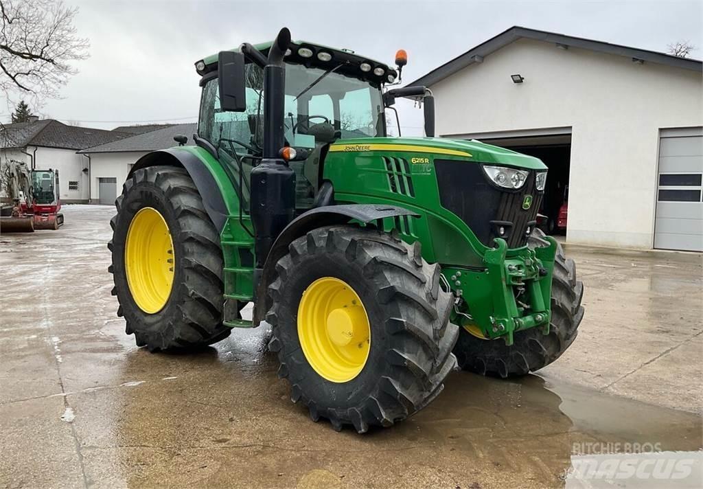 John Deere 6215R Traktori