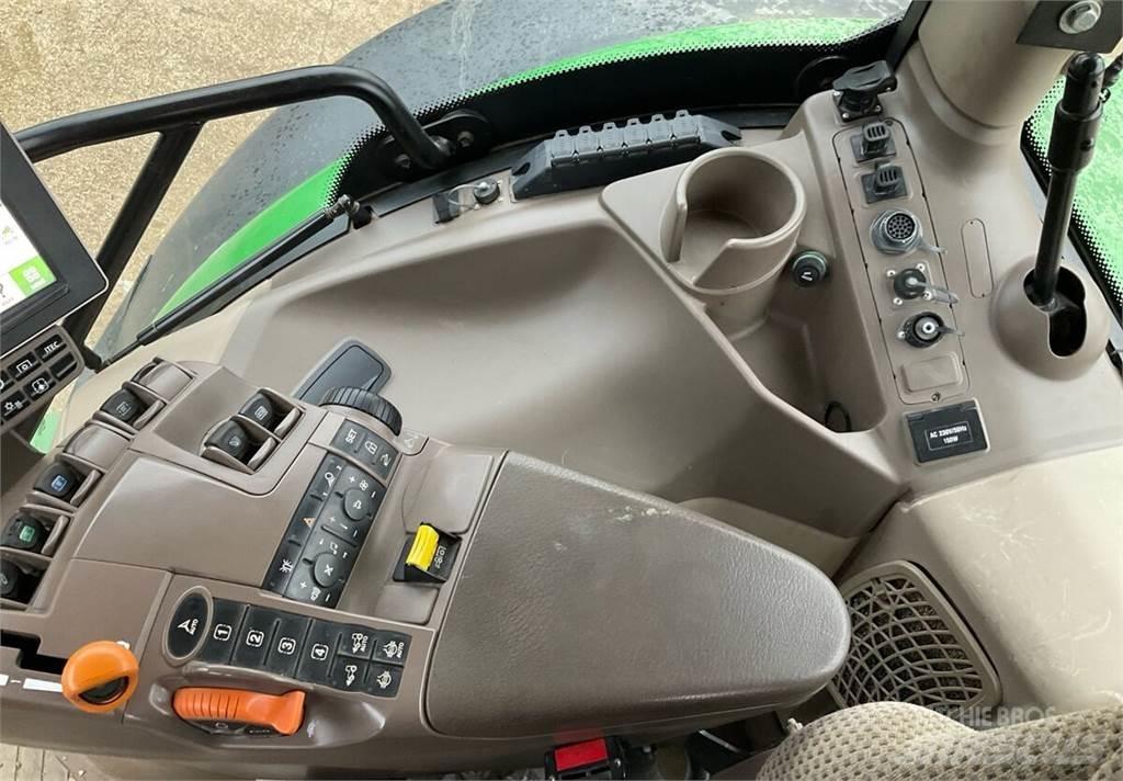 John Deere 6215R Traktori