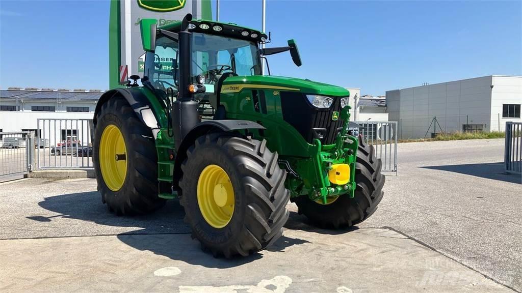 John Deere 6R 215 Traktori