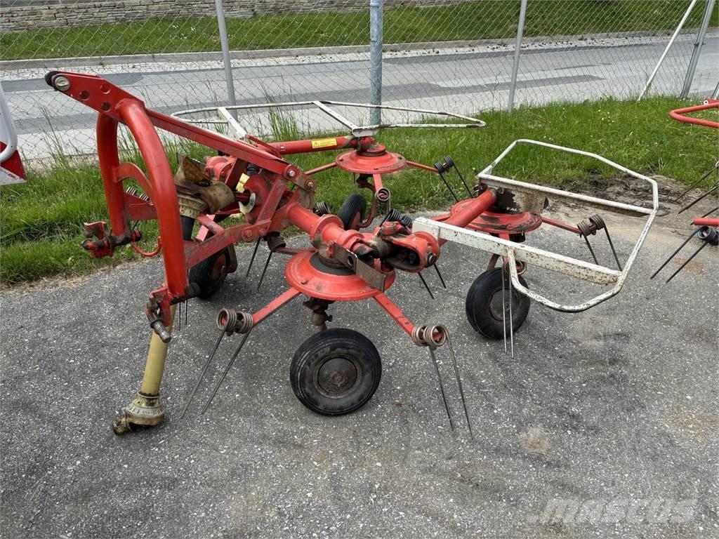 Kuhn GF 440 P Okretači i sakupljači sijena