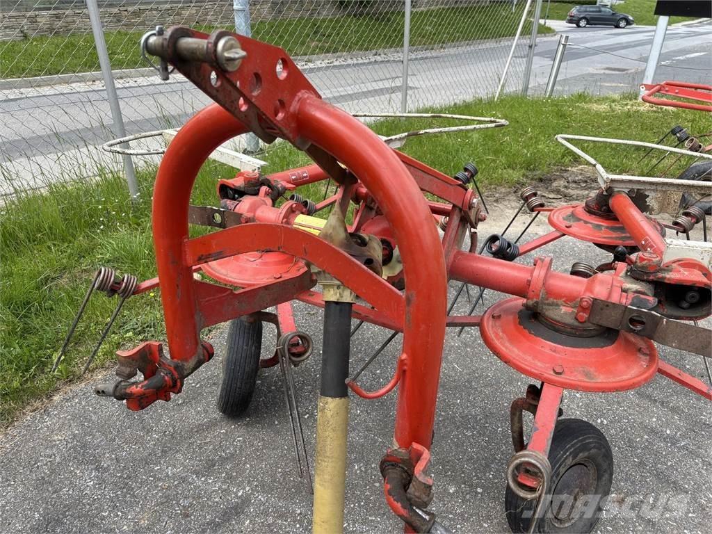 Kuhn GF 440 P Okretači i sakupljači sijena