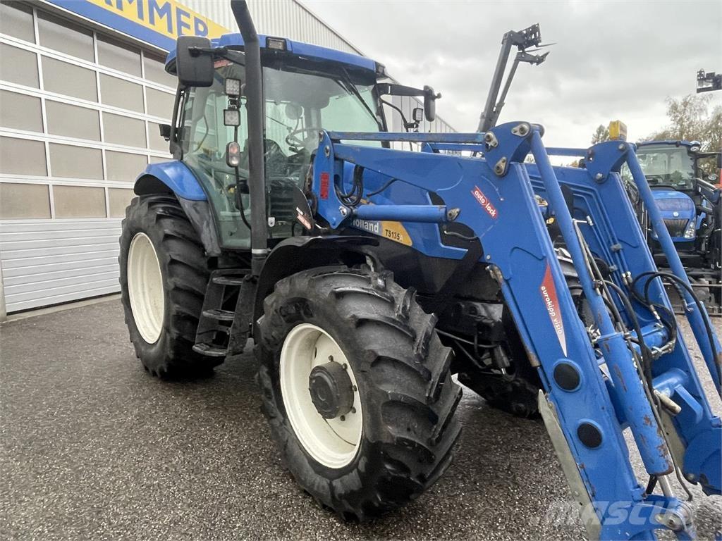 New Holland TS135A Traktori