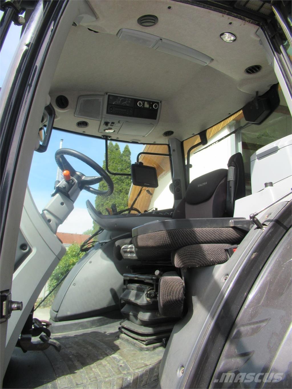 Valtra T 214D Traktori
