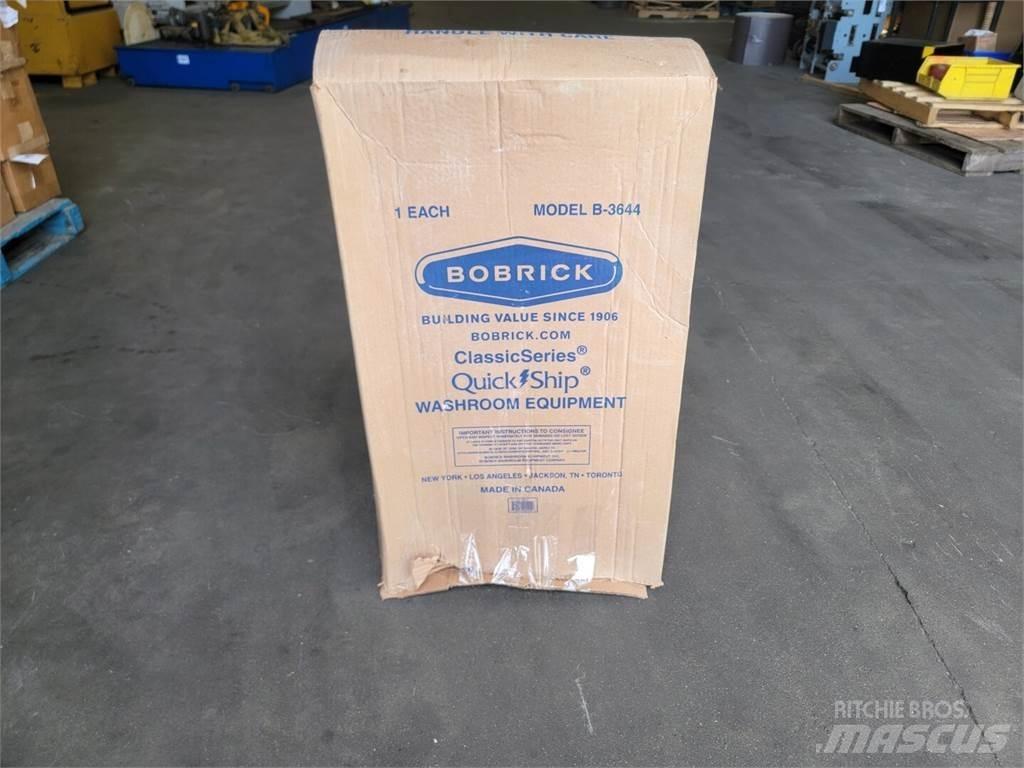  BOBRICK B-3644 Paletni široki kontejneri