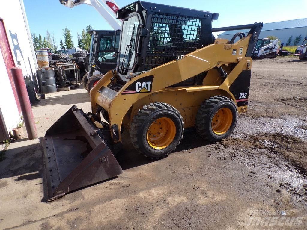 CAT 232 Skid steer mini utovarivači