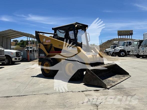 CAT 252B Skid steer mini utovarivači