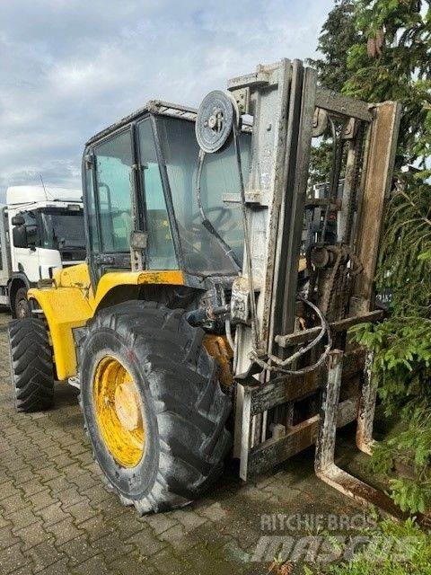 JCB 940-2 Terenski viličar