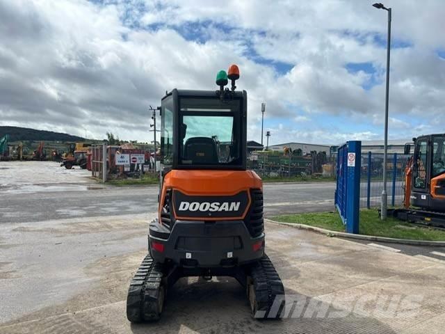 Develon Dx27z Bageri gusjeničari