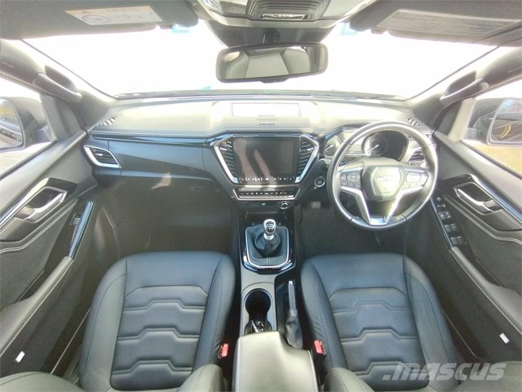 Isuzu V-Cross Kiperi