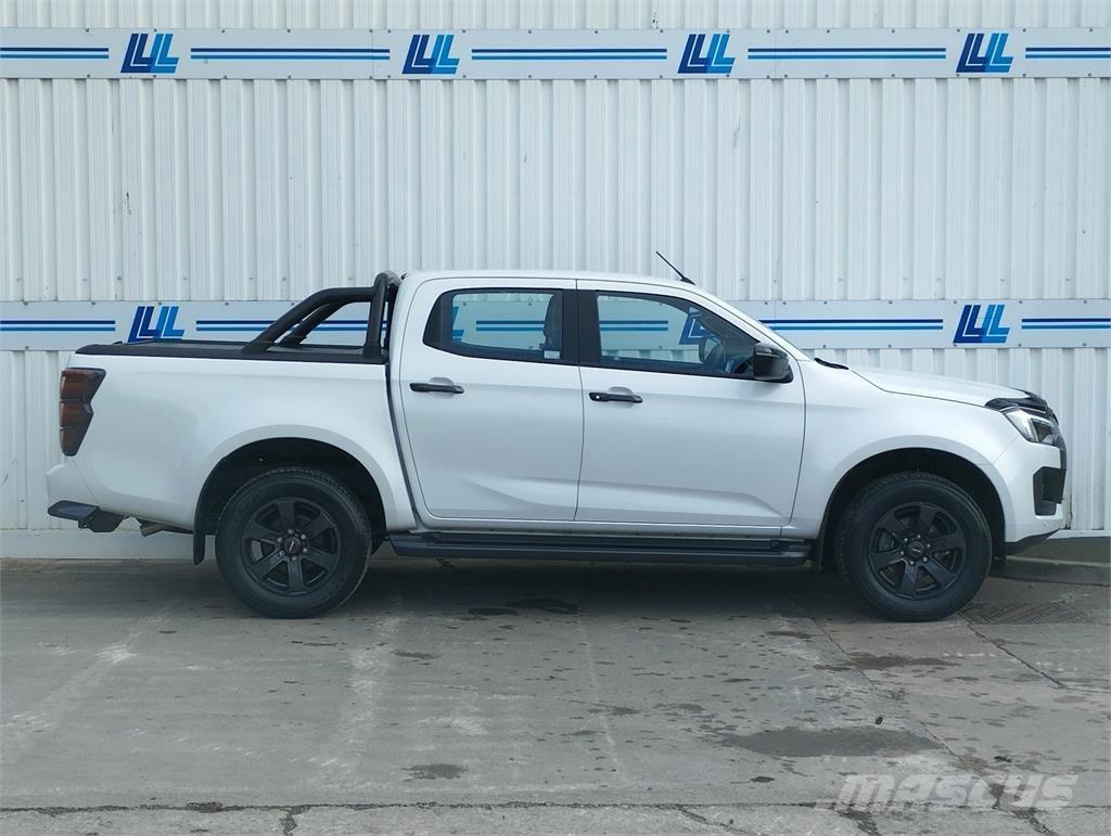 Isuzu V-Cross Kiperi