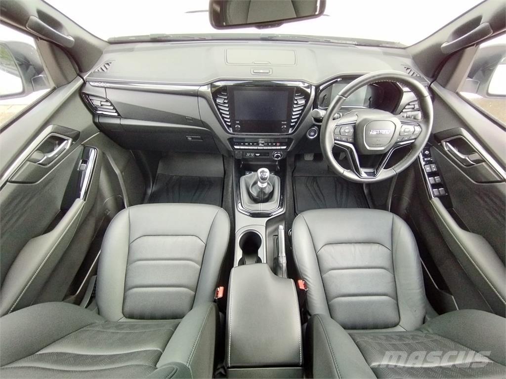 Isuzu V-Cross Kiperi