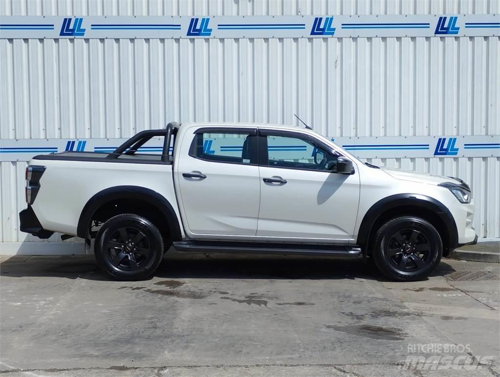 Isuzu V-Cross Kiperi