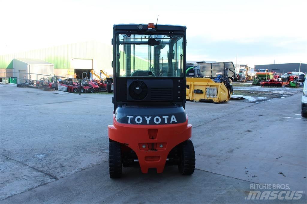 Toyota 4T Forklift Viličari - ostalo