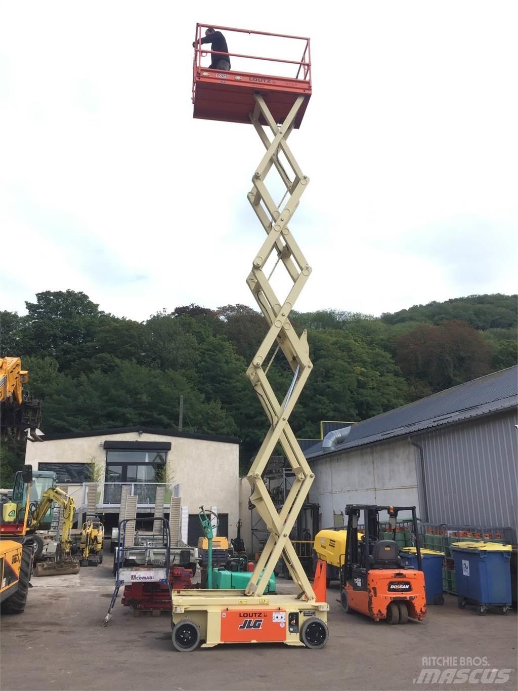 JLG 10RS Škaraste platforme