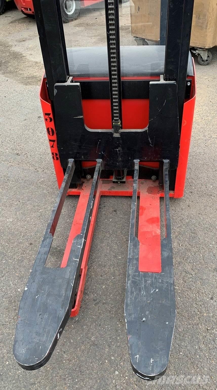 LOC A10 D29 Ručni električni viličar