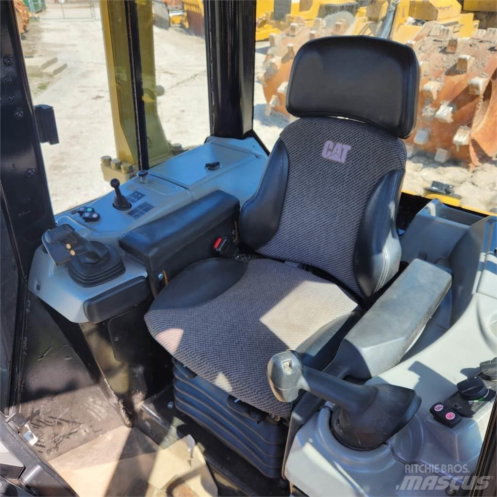 CAT D6N LGP Buldožeri gusjeničari