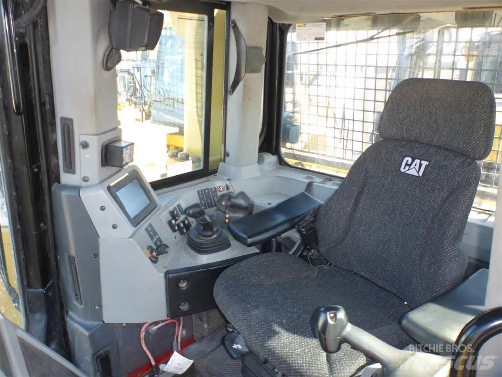 CAT D8T Buldožeri gusjeničari