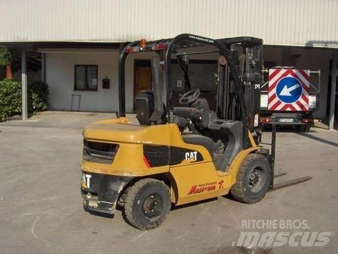 CAT DP30N Dizelski viličari