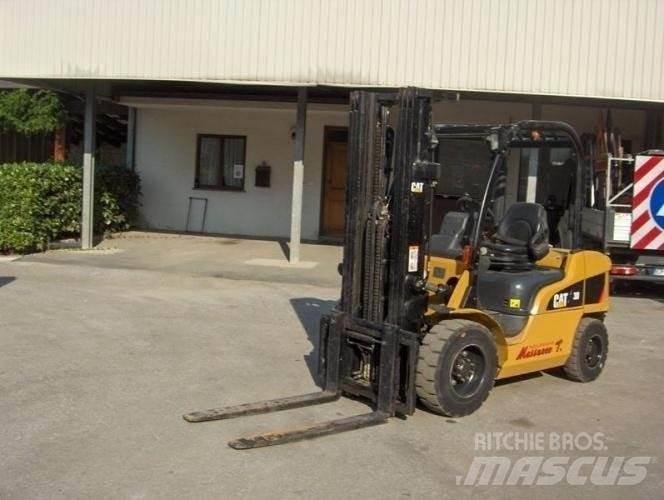 CAT DP30N Dizelski viličari