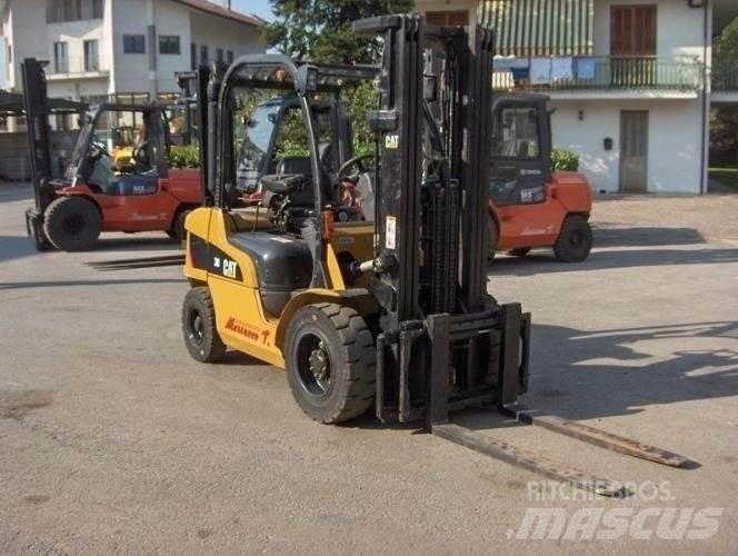 CAT DP30N Dizelski viličari